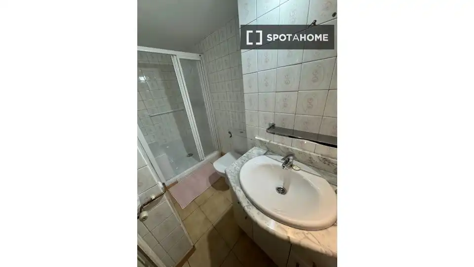Habitació a Ciudad Naranco - Prados de La Fuente