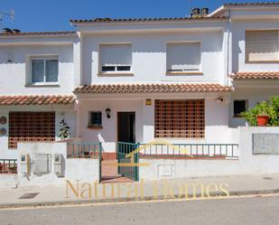 Exterior view of Single-family semi-detached for sale in Sant Vicenç de Montalt  with Air Conditioner, Terrace and Balcony