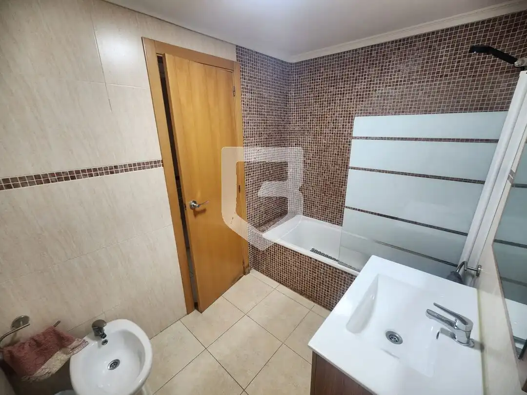 Badezimmer von Wohnung zum Verkauf in Almazora / Almassora mit Terrasse und Schwimmbad