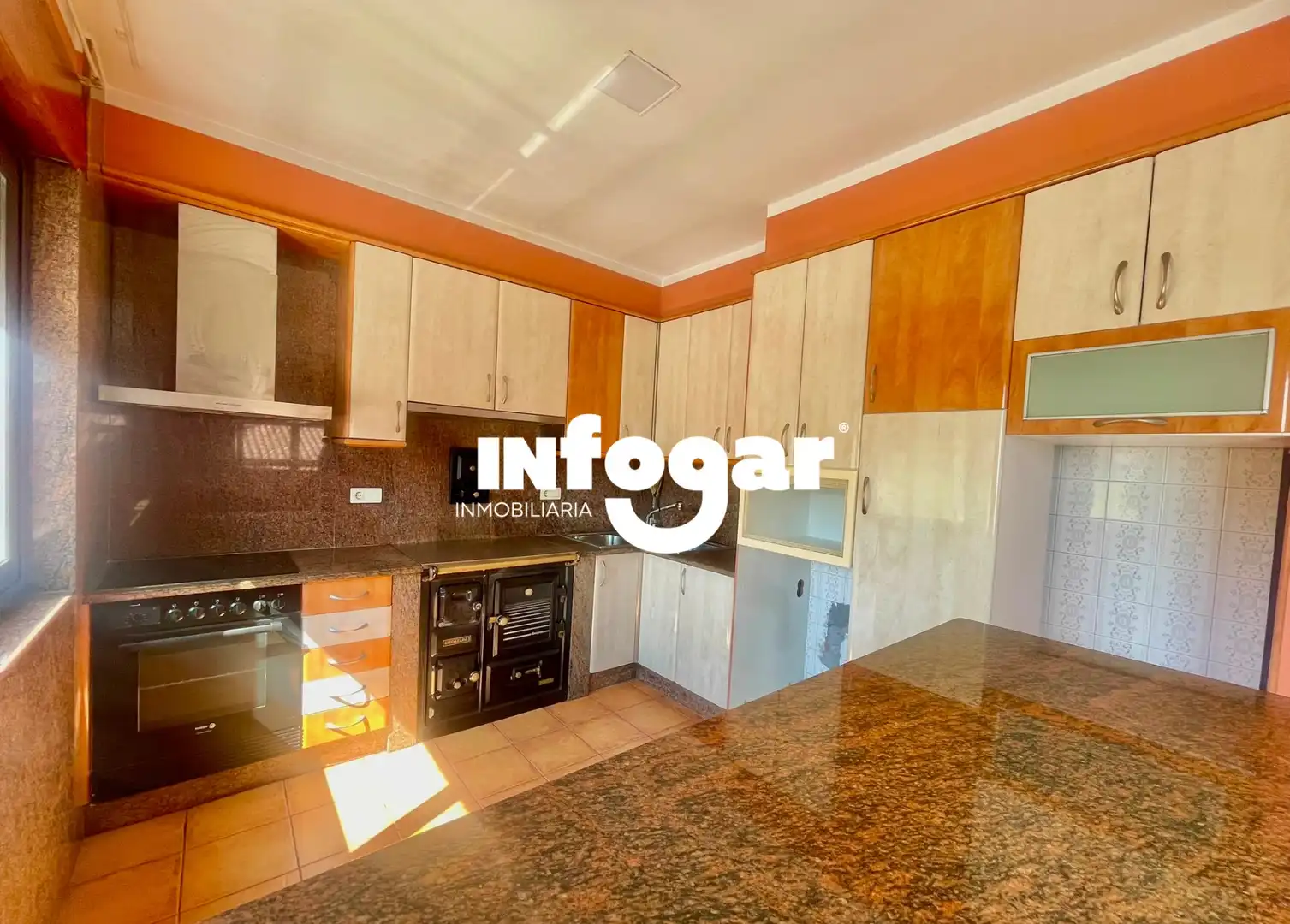 Cocina de Casa o chalet en venta en O Rosal   con Terraza, Trastero y Amueblado