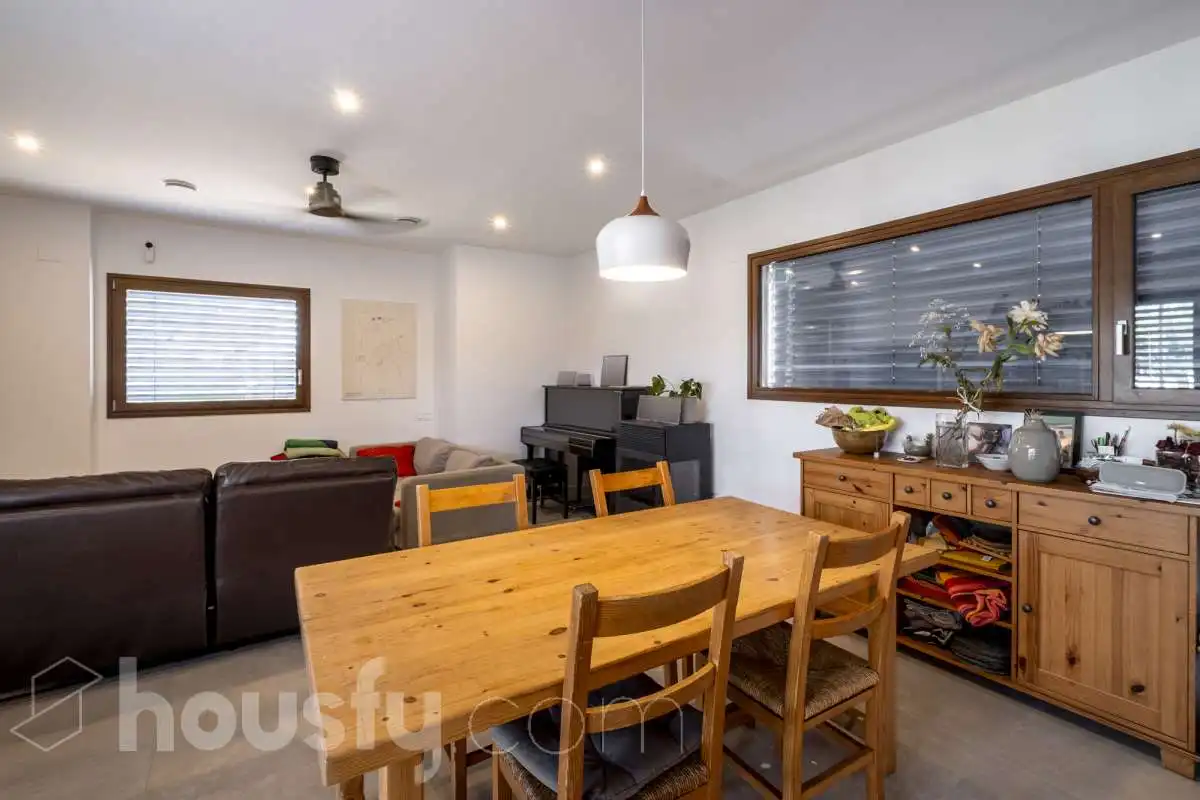 Sala de estar de Casa o chalet en venta en Sant Cugat del Vallès con Aire acondicionado, Jardín privado y Terraza