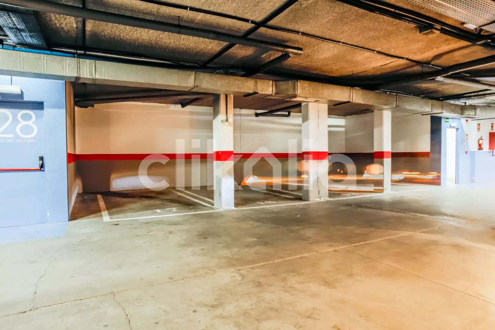 Parking de Piso en venta en Madrid con Calefacción, Trastero y Piscina