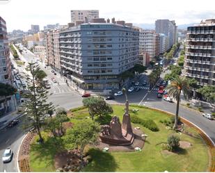 Vista exterior de Pis en venda en Las Palmas de Gran Canaria amb Moblat i Balcó