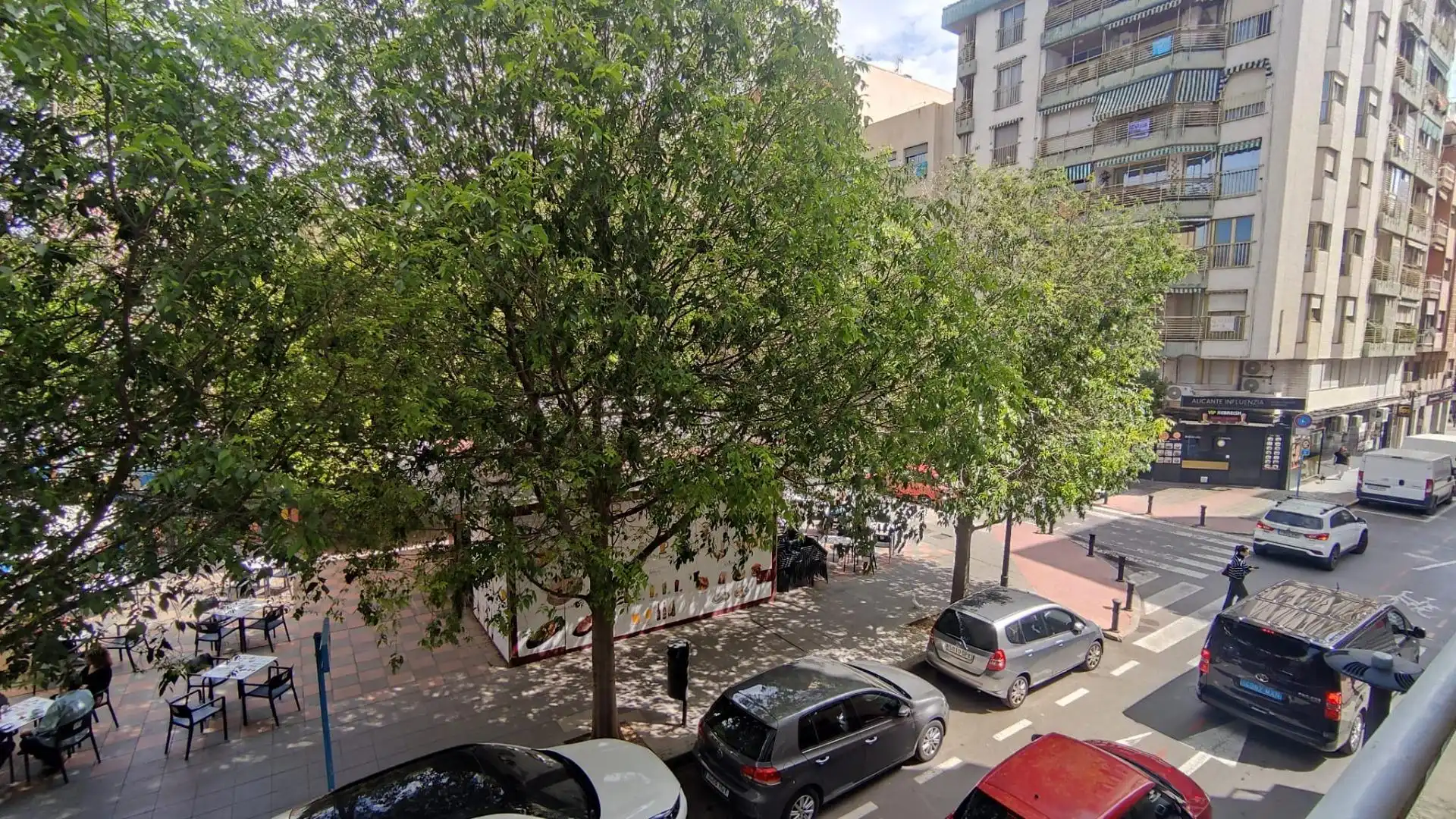 Vista exterior de Apartamento en venta en Alicante / Alacant con Aire acondicionado, Amueblado y Balcón