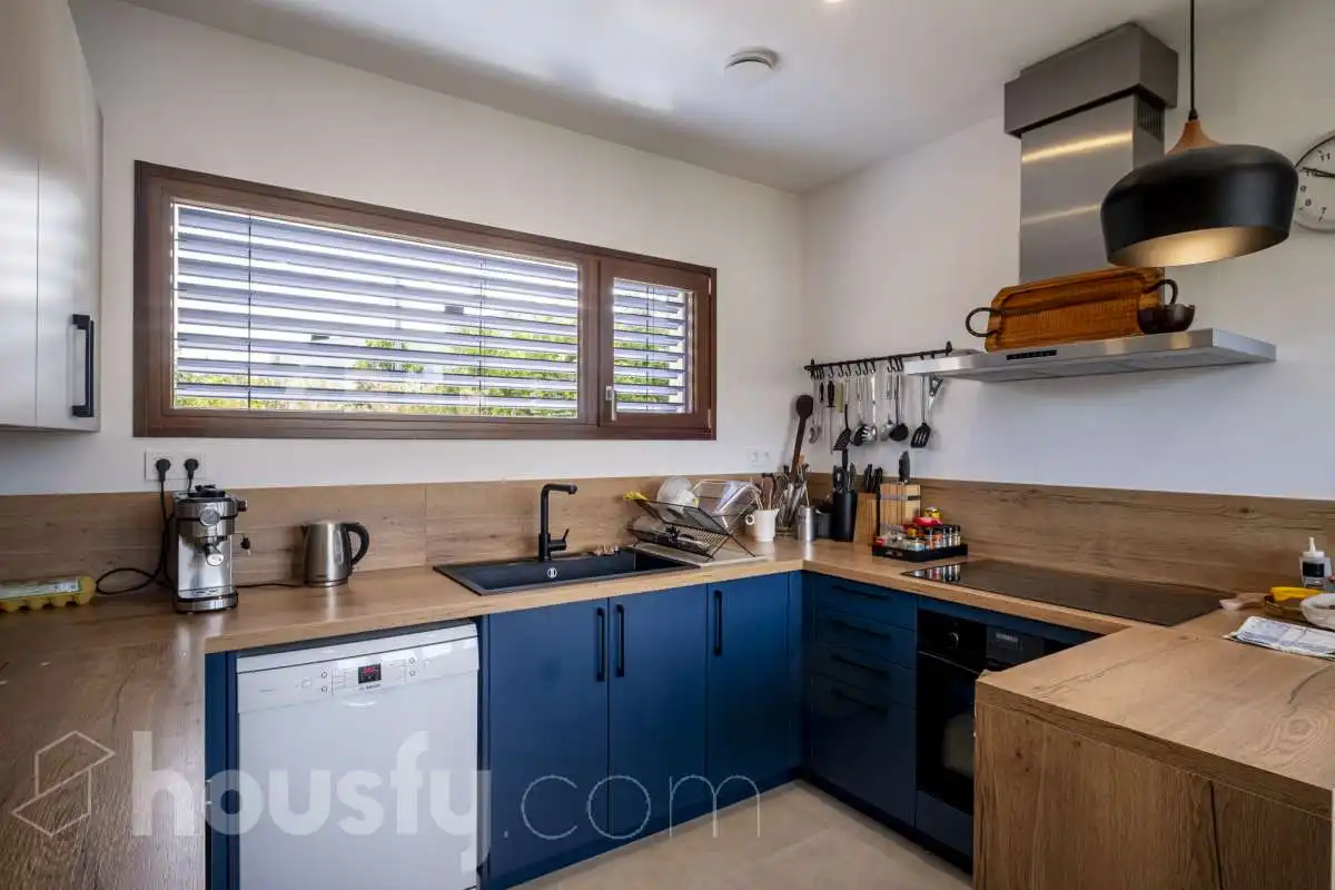 Cocina de Casa o chalet en venta en Sant Cugat del Vallès con Aire acondicionado, Jardín privado y Terraza