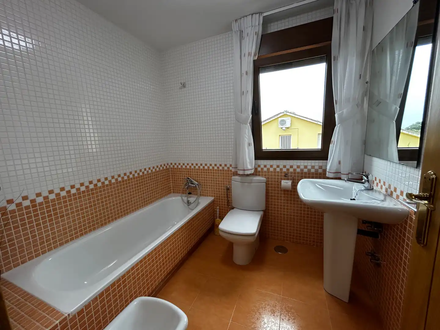 Baño de Casa o chalet en venta en Vilagarcía de Arousa con Calefacción, Jardín privado y Parquet