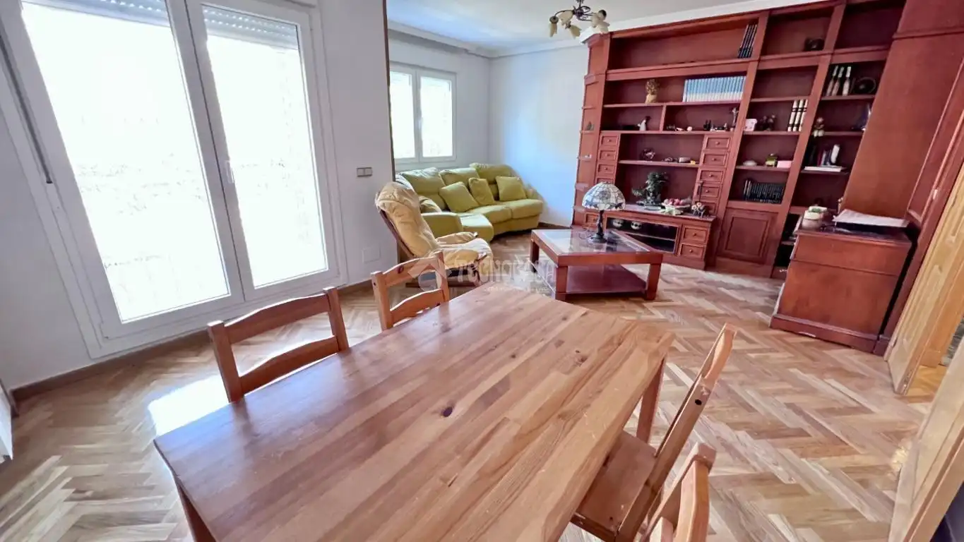 Sala d'estar de Casa adosada en venda en Alcalá de Henares