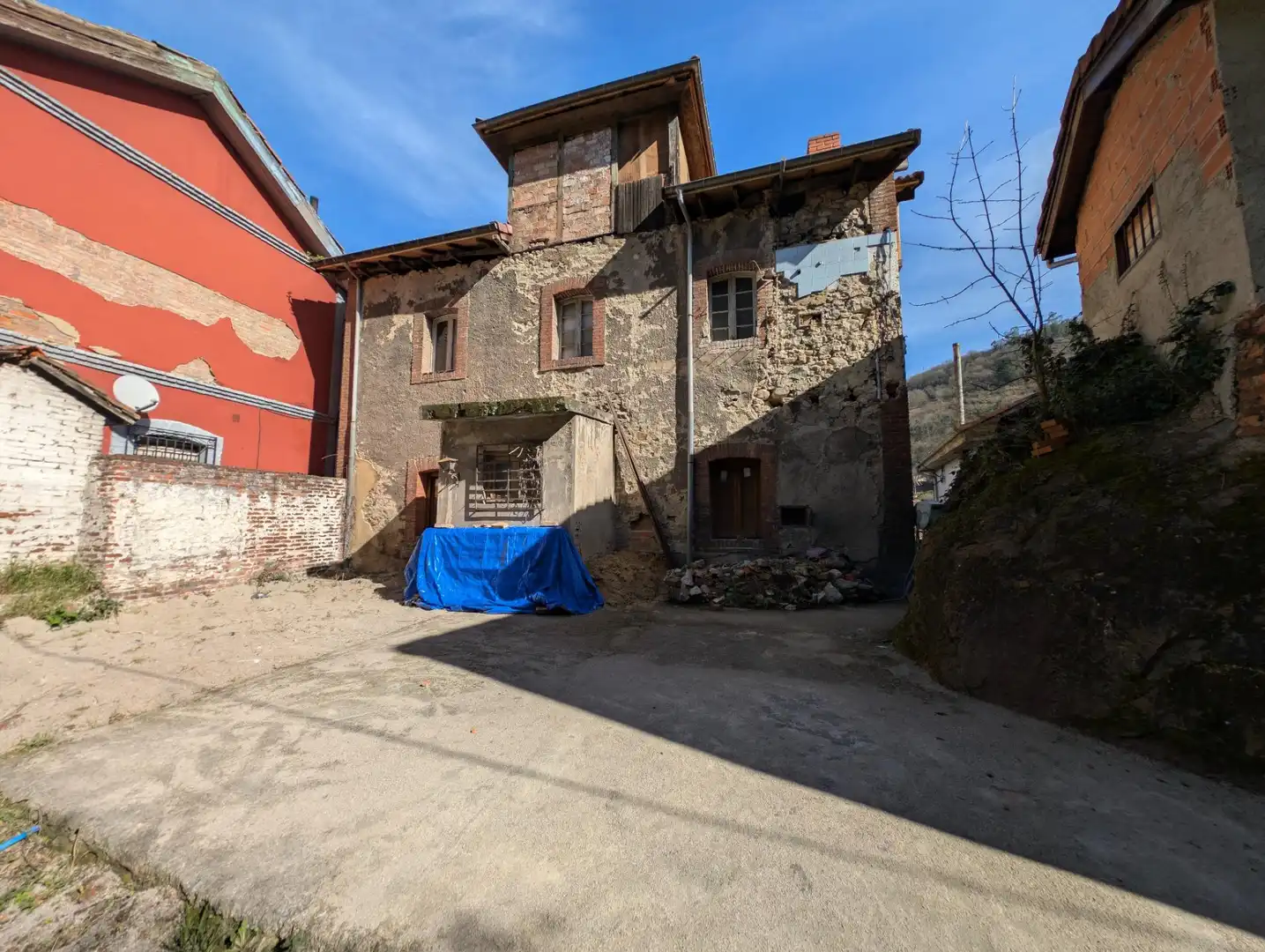 Vista exterior de Casa o chalet en venta en Mieres (Asturias) con Terraza, Trastero y Balcón