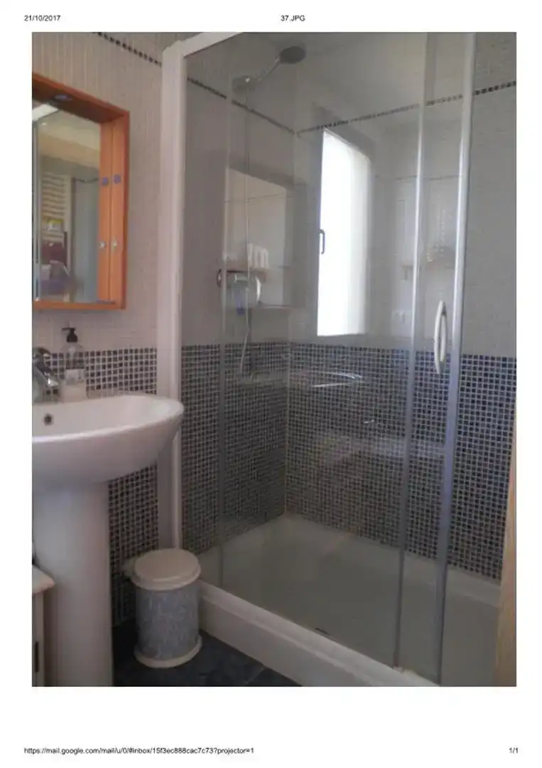 Badezimmer von Wohnung zur Miete in Mutxamel mit Klimaanlage, Privatgarten und Parkett