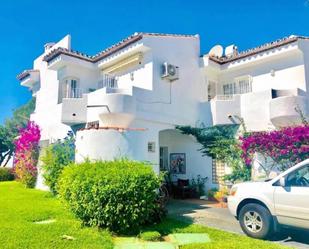 Vista exterior de Casa o xalet en venda en Mijas amb Aire condicionat, Terrassa i Piscina