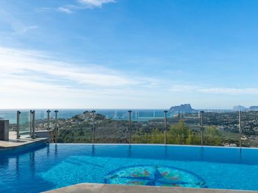 Chalet con piscina en venta en Paichi