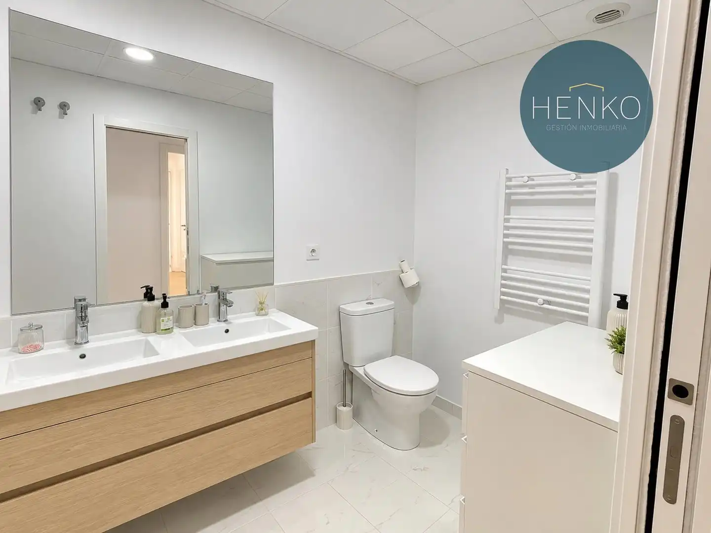 Bathroom of Flat for sale in Huelva  with Air Conditioner, Heating and Terrace