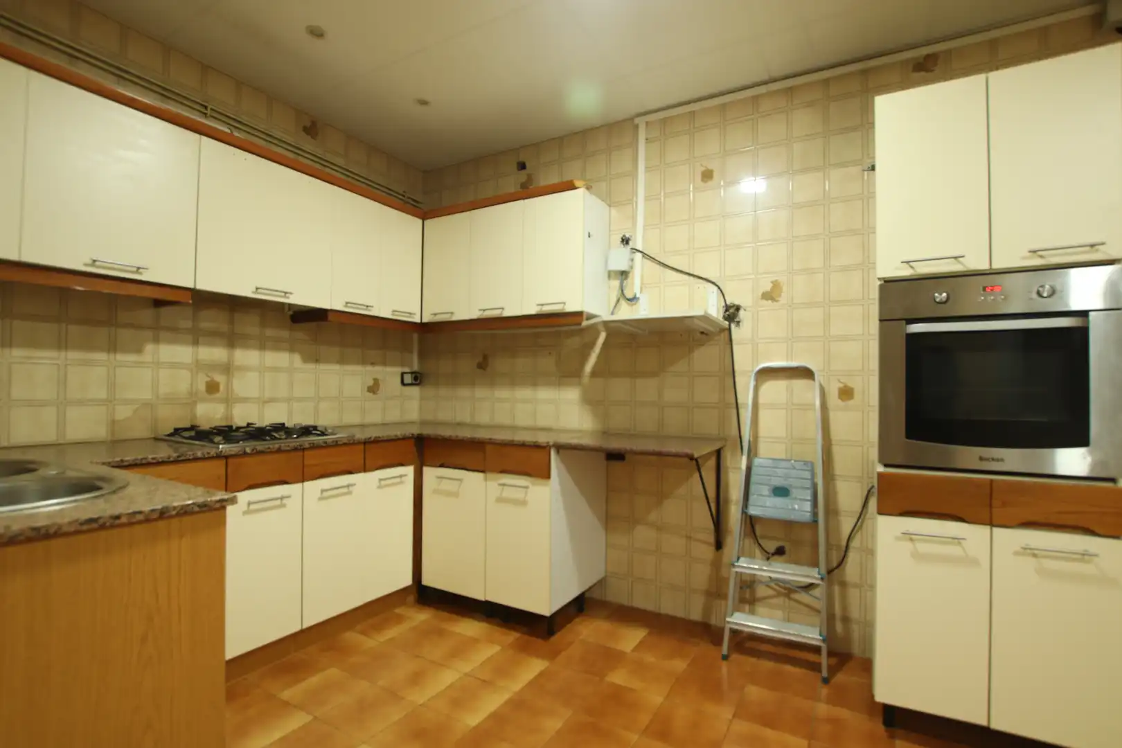 Kitchen of Flat for sale in L'Hospitalet de Llobregat  with Air Conditioner, Heating and Parquet flooring