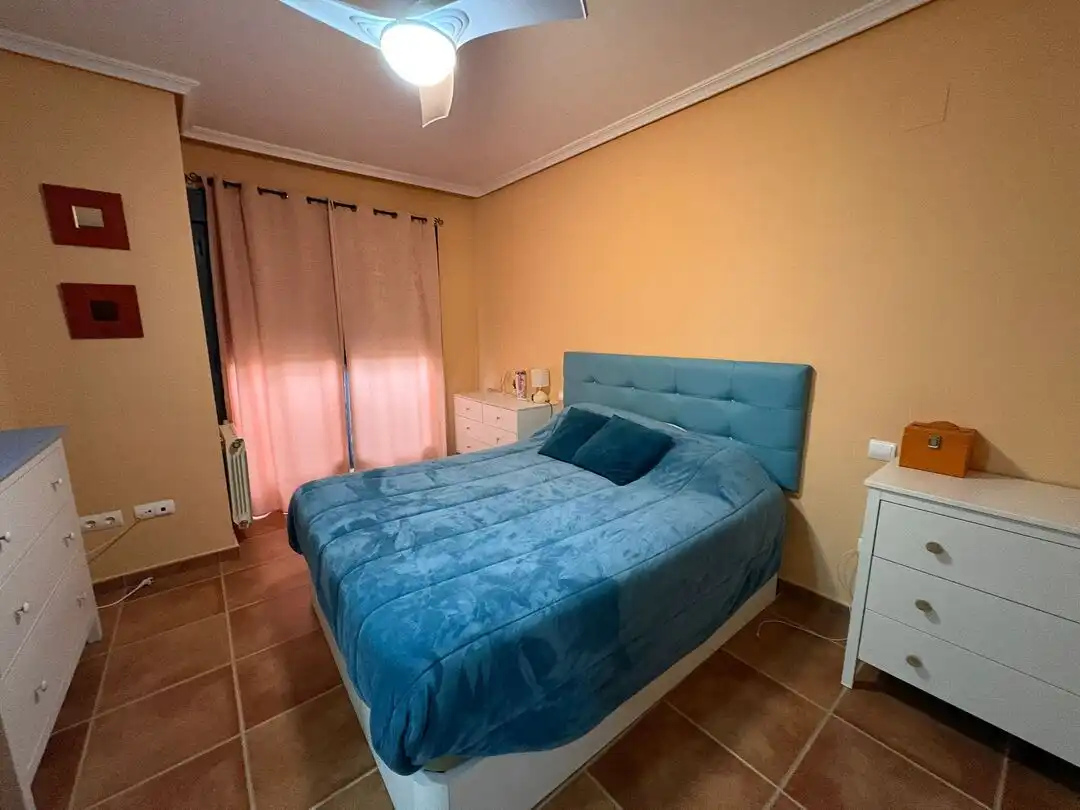 Dormitori de Casa adosada en venda en Calera y Chozas amb Aire condicionat i Calefacció