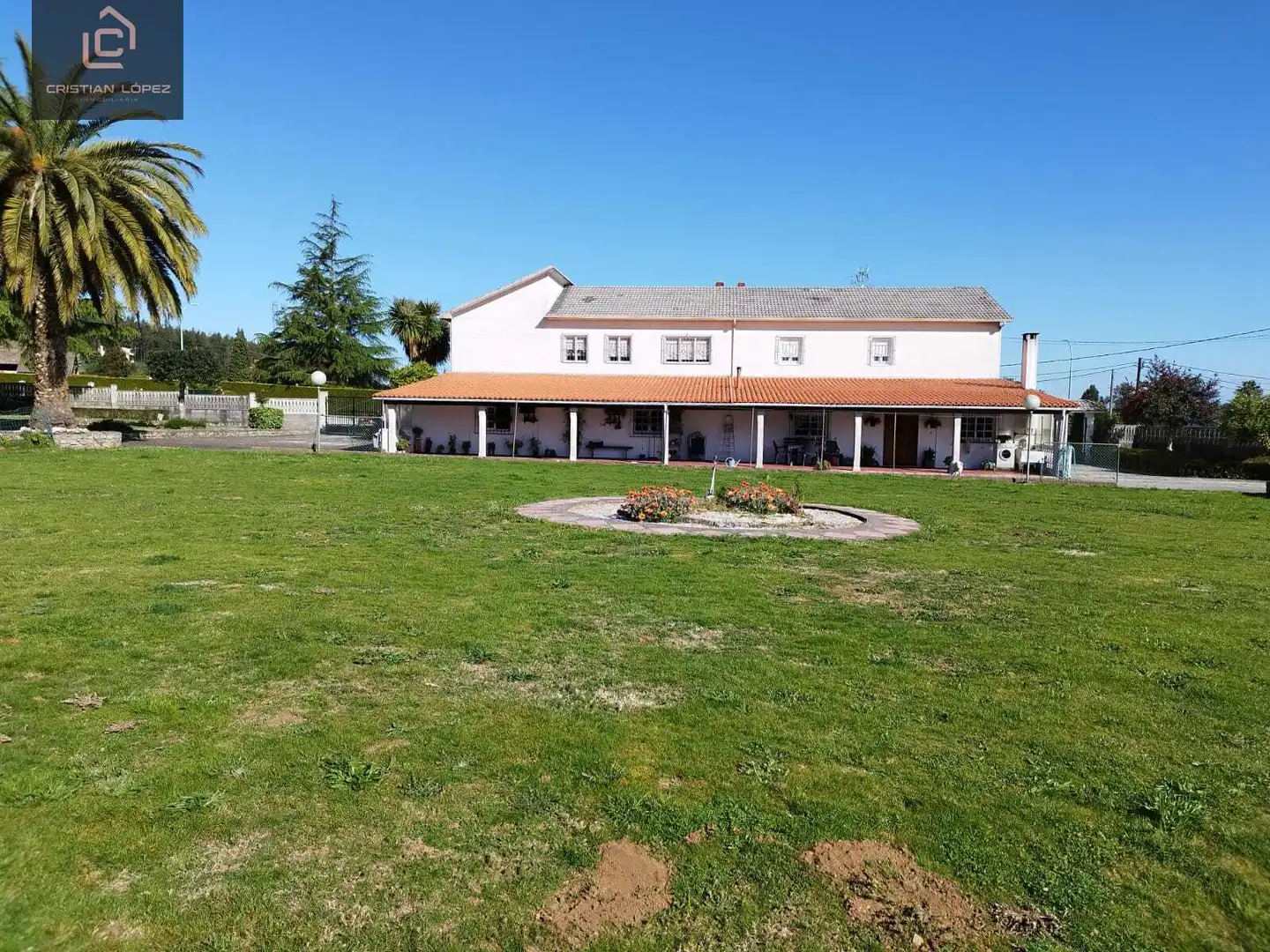 Vista exterior de Casa o xalet en venda en Abegondo amb Calefacció, Parquet i Terrassa