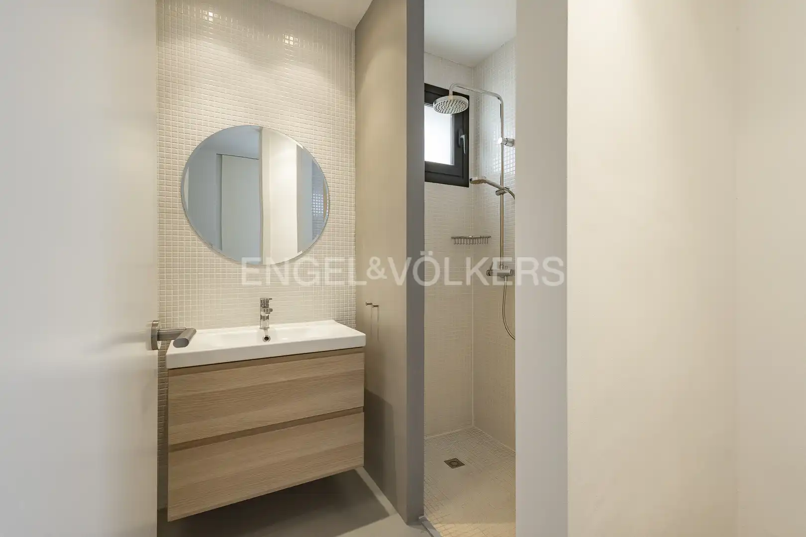 Baño de Casa o chalet en venta en Vilanova i la Geltrú con Aire acondicionado, Calefacción y Jardín privado