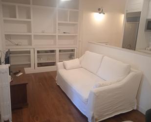 Sala d'estar de Apartament en venda en  Madrid Capital