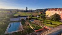 Piscina de Dúplex en venda en Teo amb Calefacció, Jardí privat i Parquet