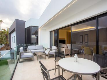 Casa amb balcó en venda a Calle Arquitecto Laureano Arroyo