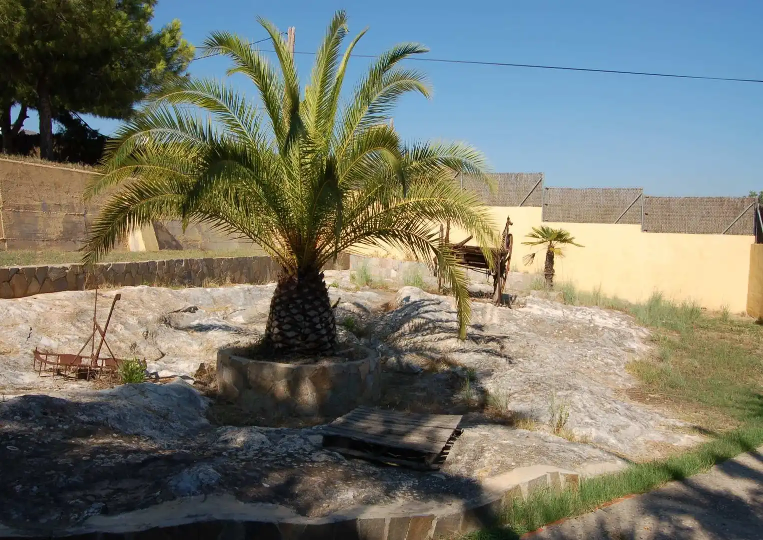 Jardí de Finca rústica en venda en Vilanova i la Geltrú amb Aire condicionat, Calefacció i Traster