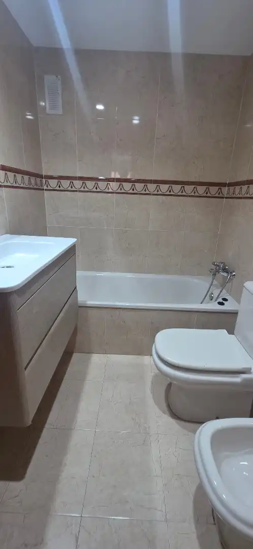 Bany de Pis de lloguer en Mislata amb Aire condicionat, Terrassa i Traster