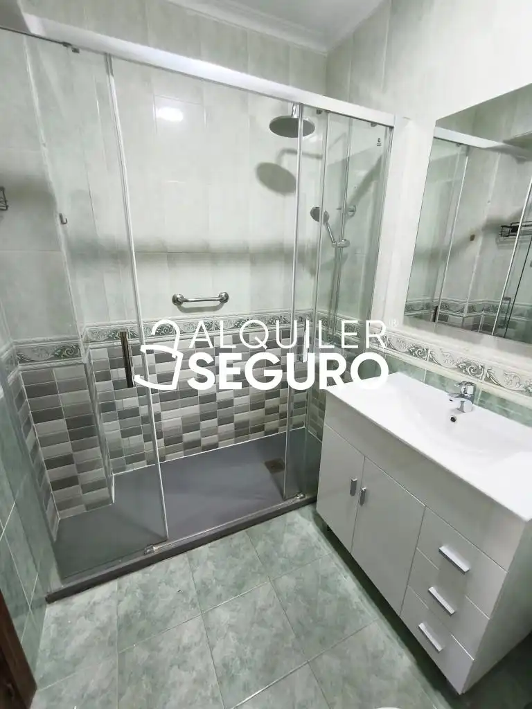 Badezimmer von Wohnung zur Miete in Alicante / Alacant mit Klimaanlage, Terrasse und Möbliert