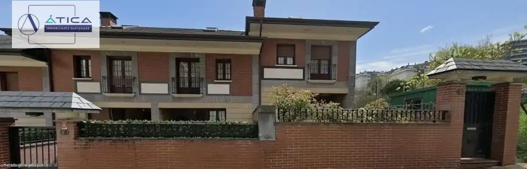 Vista exterior de Casa adosada en venta en Castro-Urdiales con Aire acondicionado, Calefacción y Jardín privado