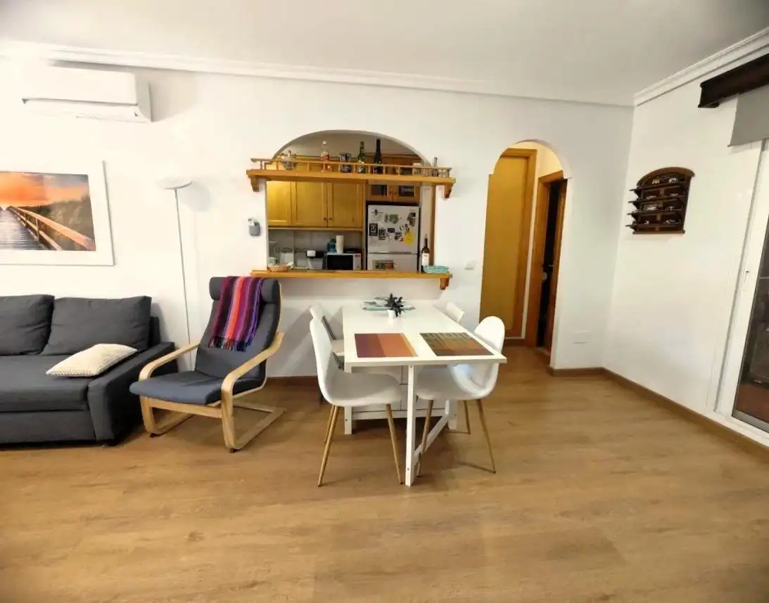Comedor de Casa adosada de alquiler en Santa Pola con Aire acondicionado, Calefacción y Parquet