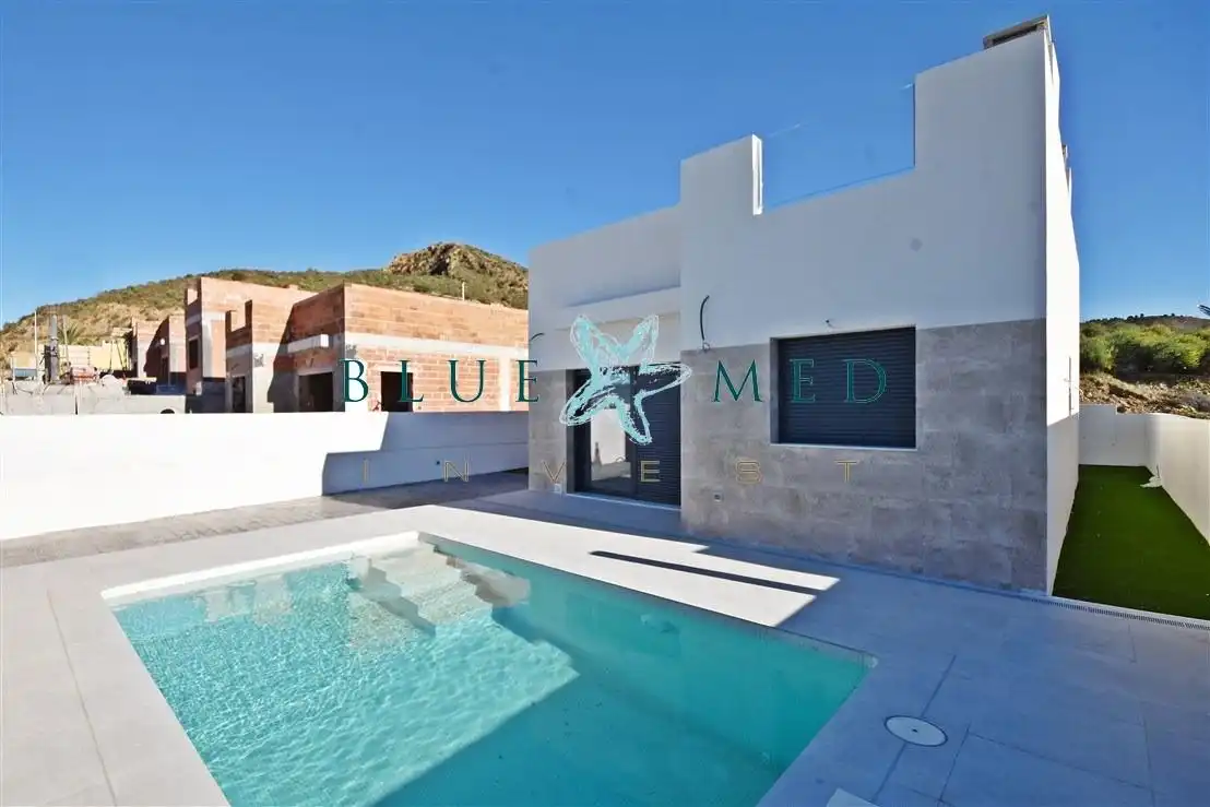 Vista exterior de Casa o xalet en venda en Mazarrón amb Jardí privat, Terrassa i Piscina