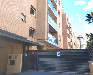 Vista exterior de Pis en venda en Reus amb Piscina comunitària