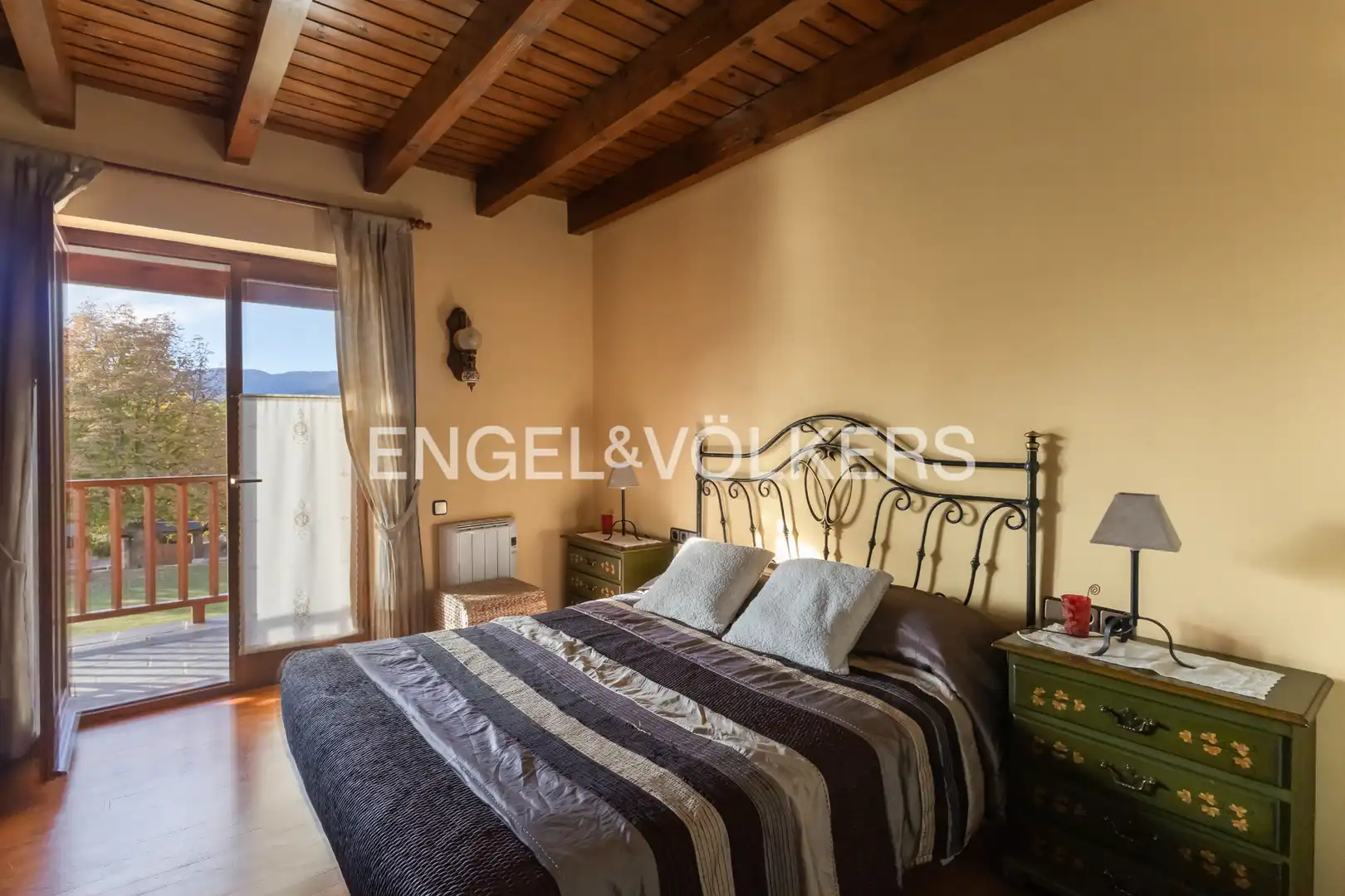 Habitación de Dúplex en venta en Fontanals de Cerdanya con Calefacción, Parquet y Terraza