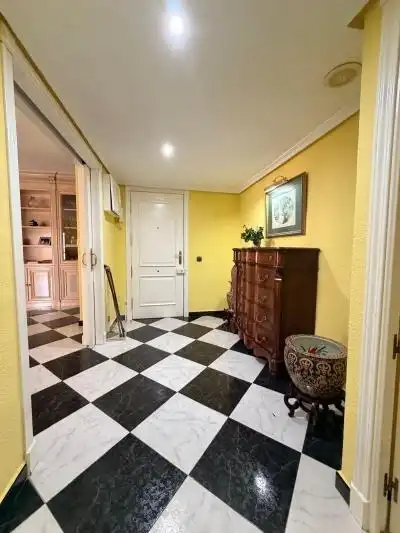 Piso en venta en Badajoz con Calefacción, Terraza y Trastero