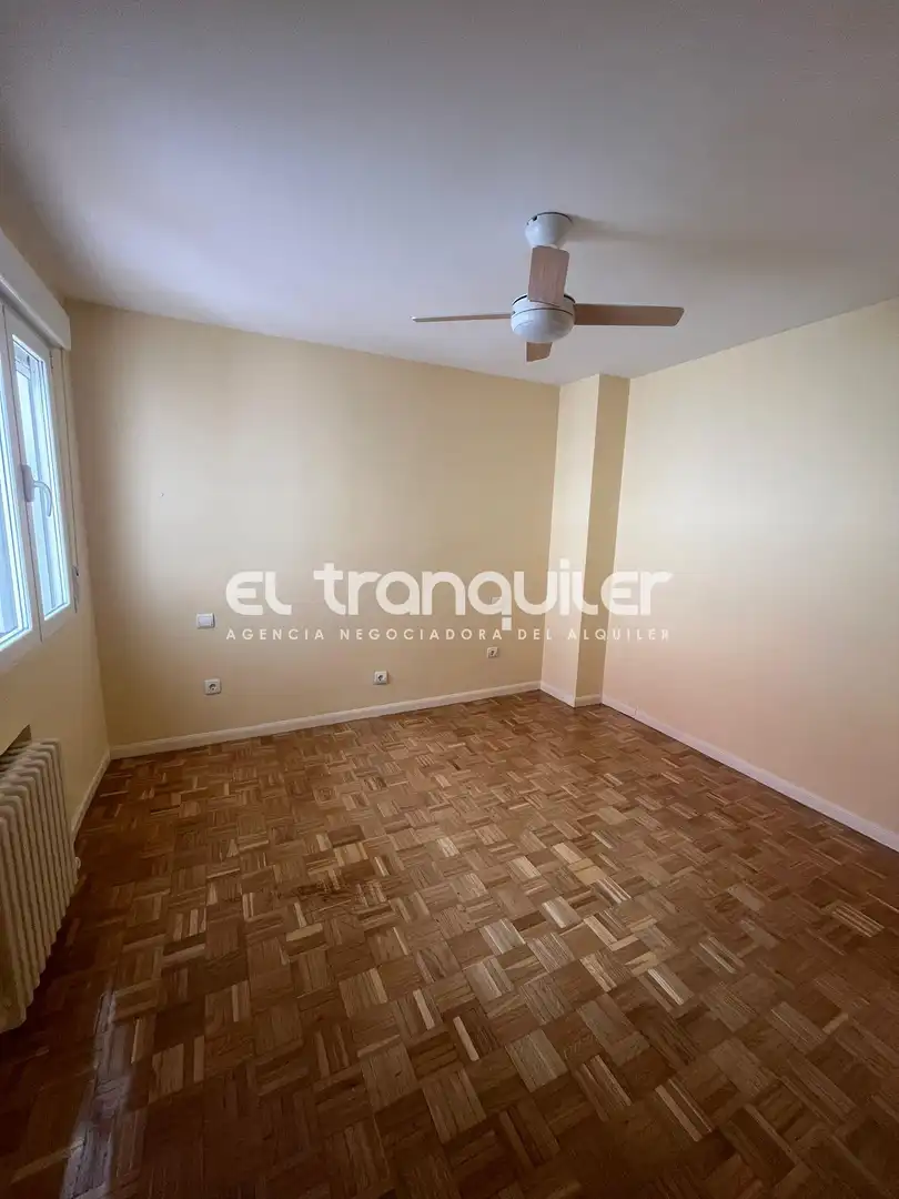 Dormitori de Pis de lloguer en Madrid amb Aire condicionat, Parquet i Terrassa