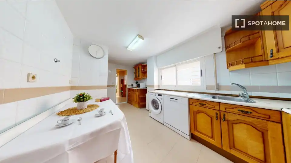 Cuina de Apartament per a compartir en Madrid amb Aire condicionat, Calefacció i Terrassa