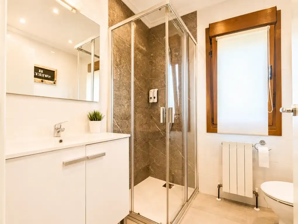 Baño de Casa o chalet en venta en Gijón  con Calefacción, Jardín privado y Terraza