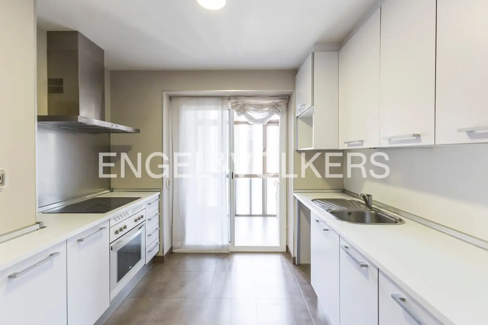 Küche von Wohnung zur Miete in Madrid mit Klimaanlage, Heizung und Privatgarten