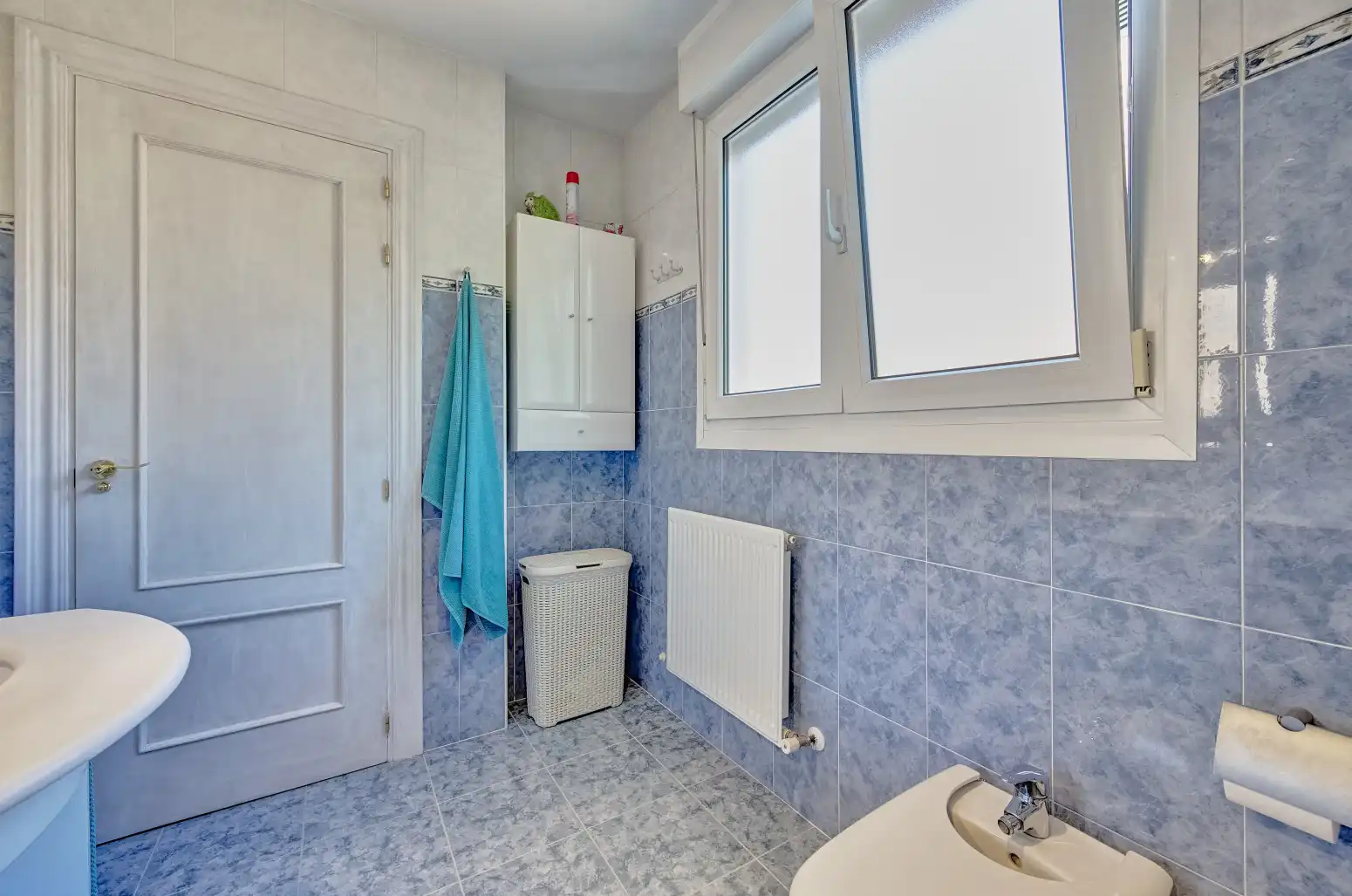 Bathroom of Houses for sale in Cizur  with Heating, Private garden and Parquet flooring