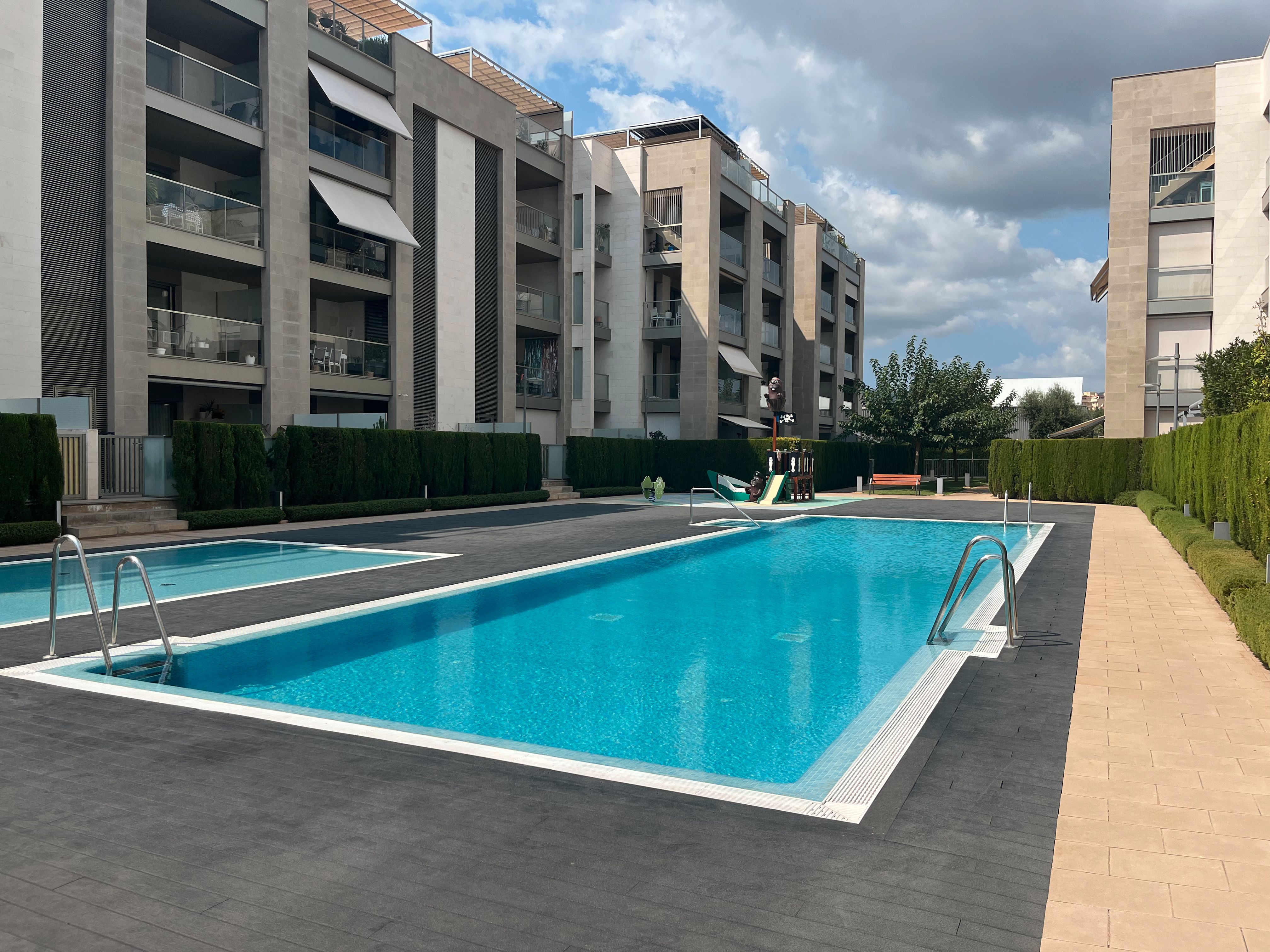 Piscina de Apartament de lloguer en  Palma de Mallorca amb Aire condicionat i Piscina comunitària