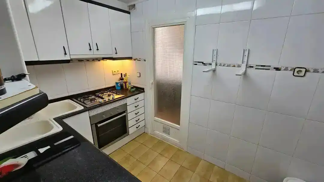 Cocina de Piso en venta en Santa Coloma de Gramenet con Aire acondicionado y Horno