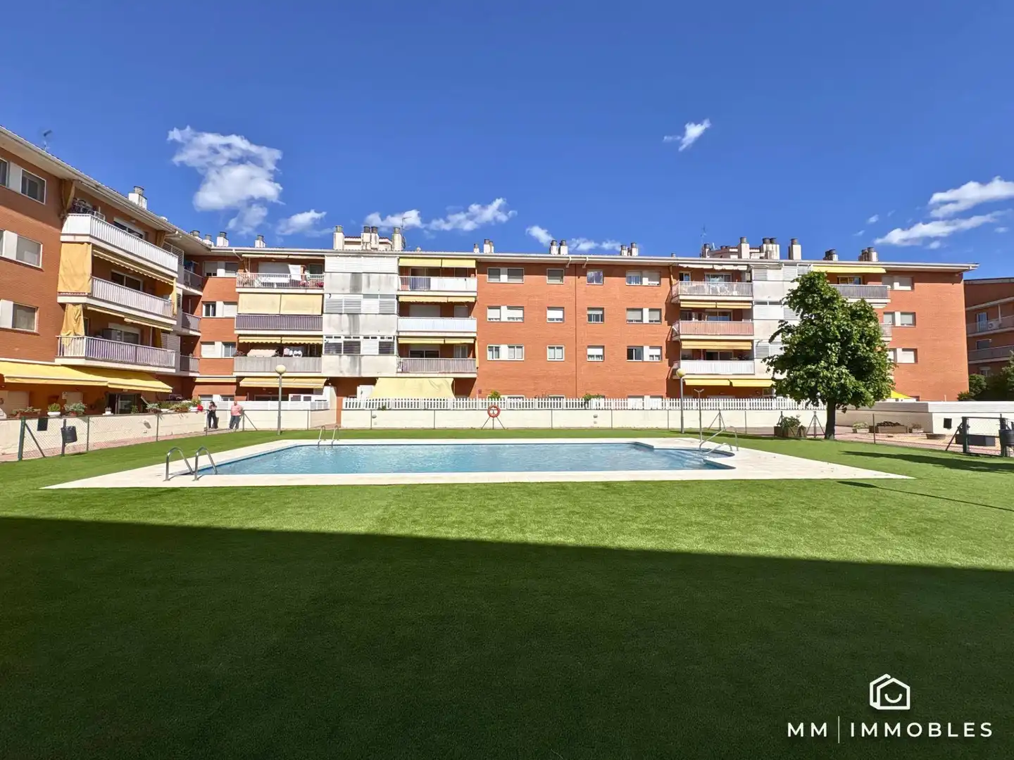 Piscina de Piso en venta en Canovelles con Aire acondicionado, Calefacción y Balcón