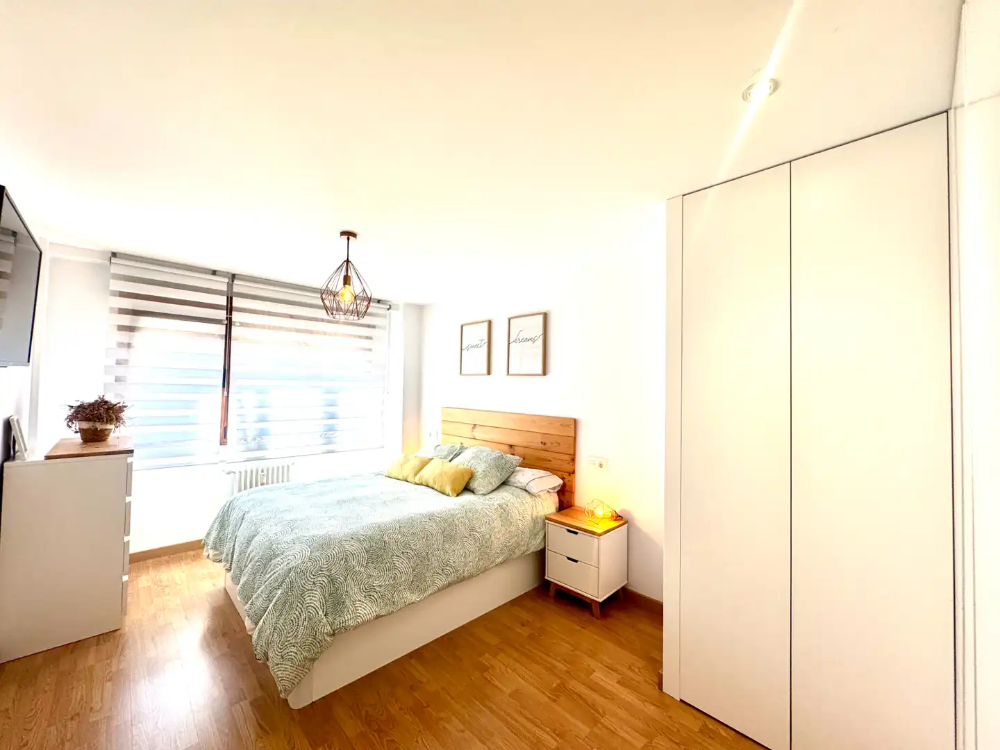 Habitación de Piso en venta en Gijón  con Calefacción, Parquet y Horno