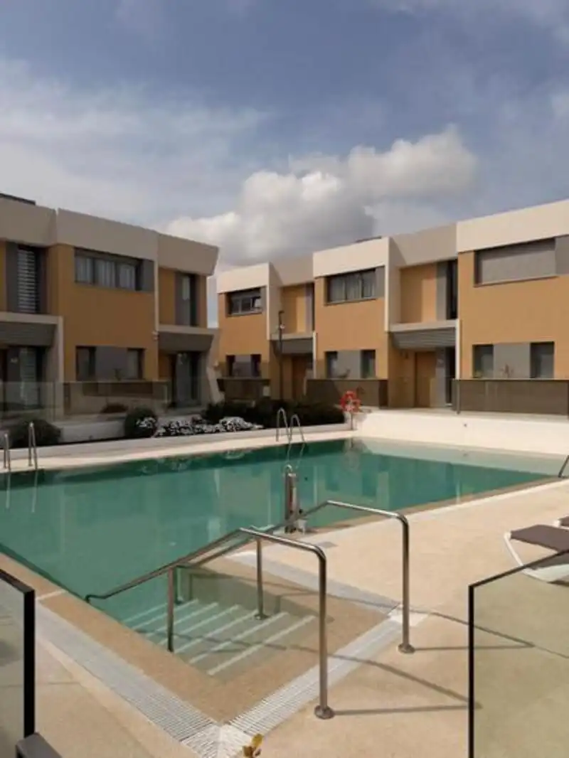 Detached homes for rent in El Faro de Calaburra - Chaparral