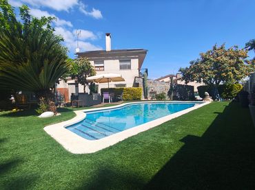 Chalet con balcón en venta en Avinguda Martorell