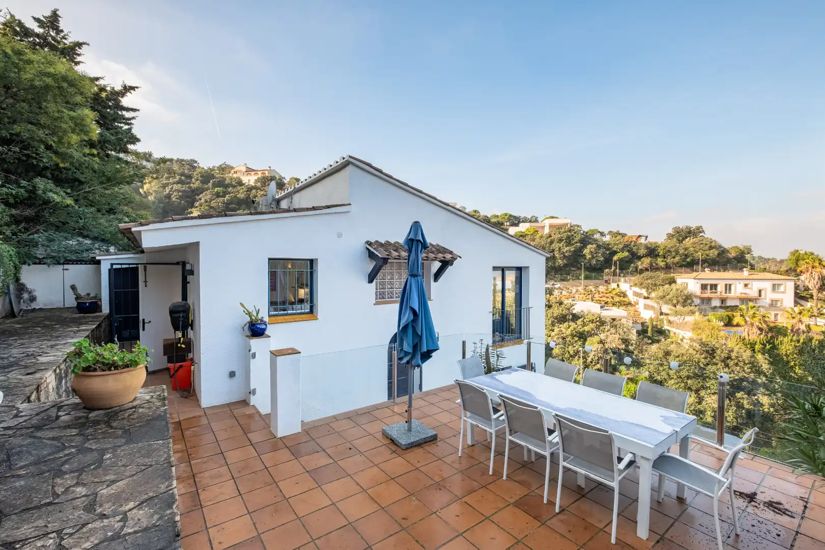 Terrasse von Einfamilien-Reihenhaus zum Verkauf in Begur mit Klimaanlage, Heizung und Terrasse
