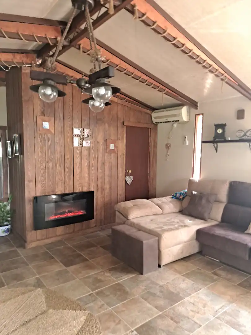 Sala d'estar de Finca rústica en venda en Dos Hermanas amb Aire condicionat, Jardí privat i Moblat