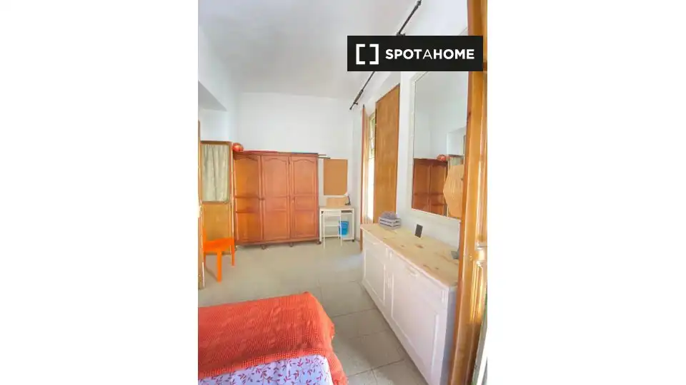 Bedroom of Flat for share in Centro
