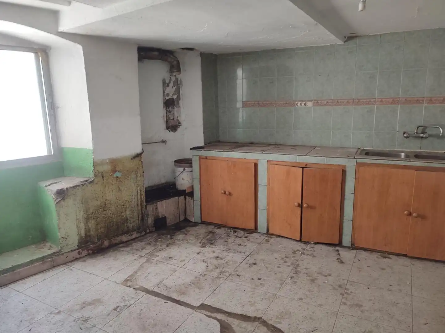 Cocina de Finca rústica en venta en Biescas con Balcón