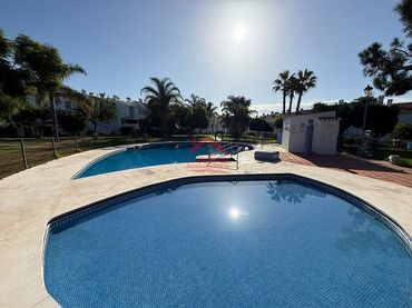 Casa con piscina en venta en Caleta de Vélez