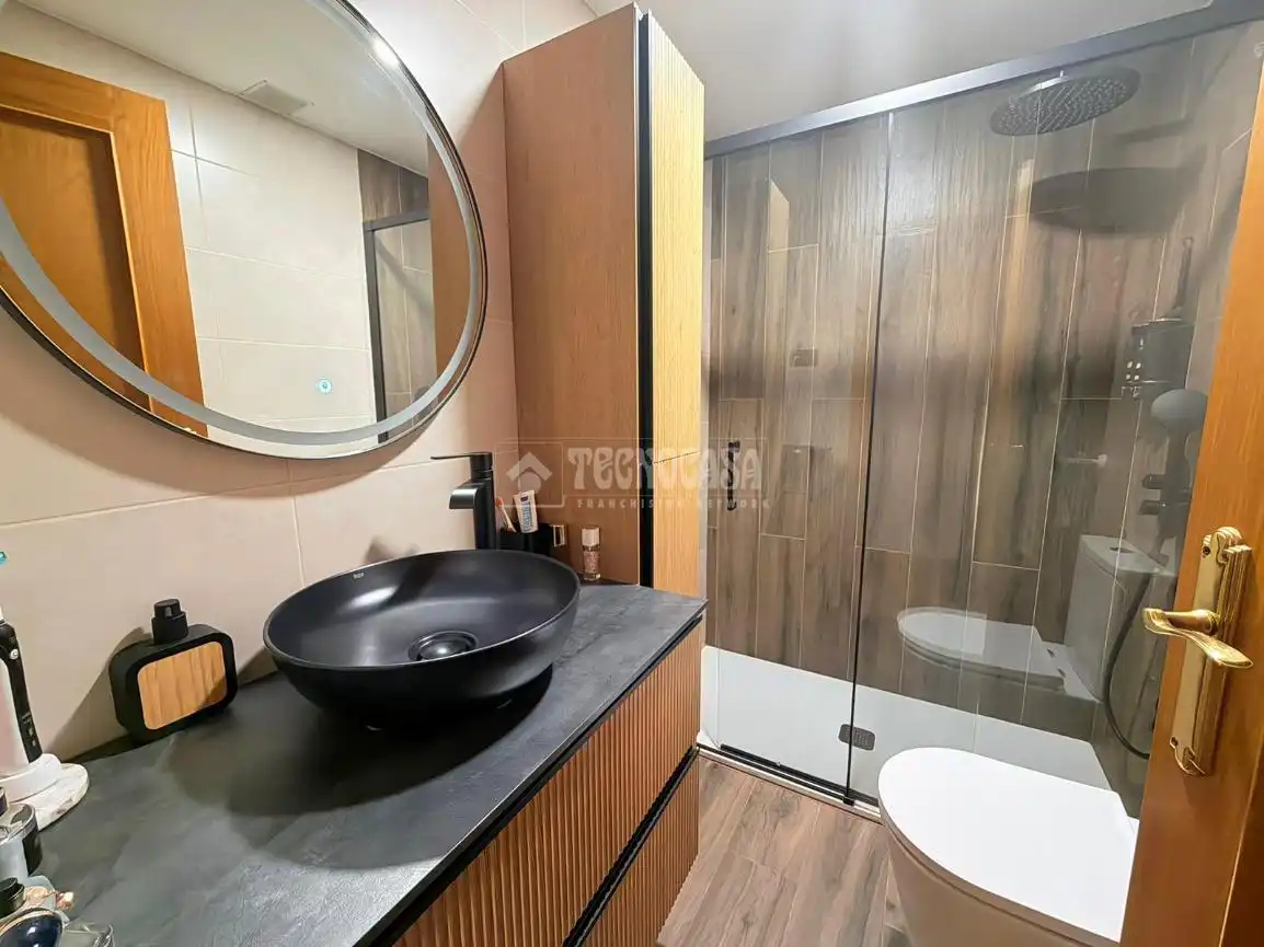 Badezimmer von Dachboden zum Verkauf in Ciempozuelos