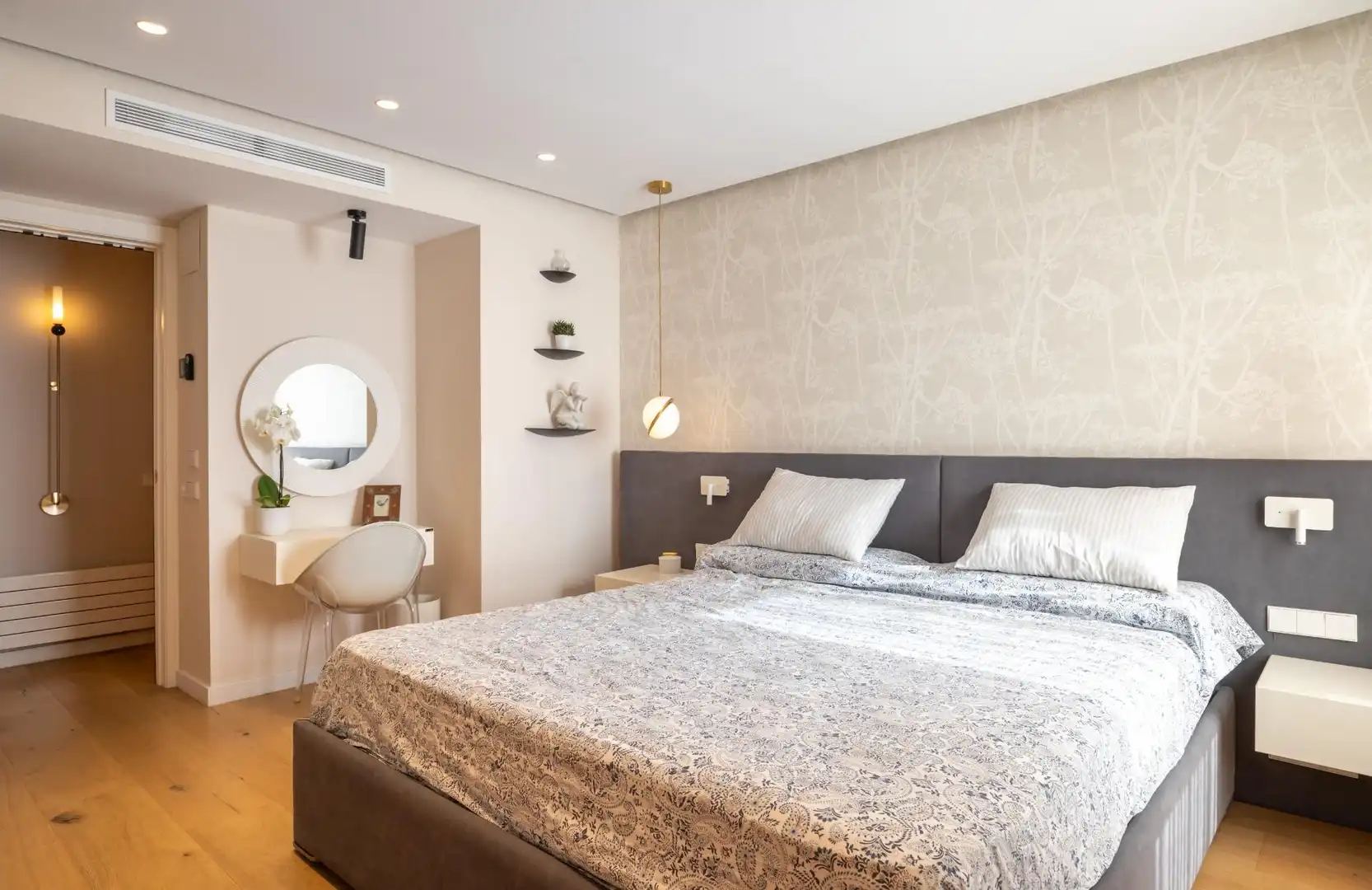 Schlafzimmer von Dachboden zum Verkauf in Sabadell mit Klimaanlage, Heizung und Parkett